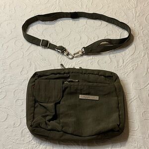Baggallini Convertible crossbody Belt Bag for Men Unisex. Army Green Adjustable.